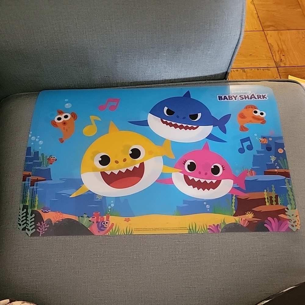 2 Baby Shark Finger Paint Set and 2 Baby Shark Placemats